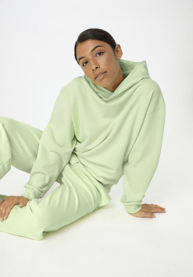 hessnatur Damen Sweatshirt Hoodie Relaxed aus Bio-Baumwolle - grün - Größe 42