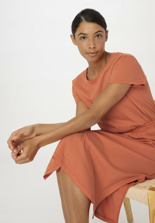 hessnatur Damen Jersey Kleid Midi Regular aus Bio-Baumwolle - orange - Größe 34