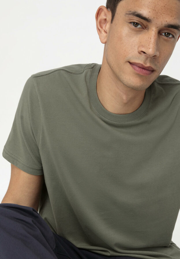 hessnatur Herren T-Shirt Regular aus Bio-Baumwolle - grün - Größe 52