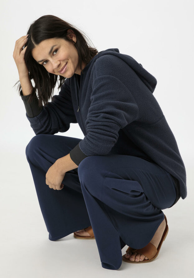 hessnatur Loungewear Fleece Hoodie Relaxed ACTIVE LIGHT aus Bio-Baumwolle - blau - Größe S