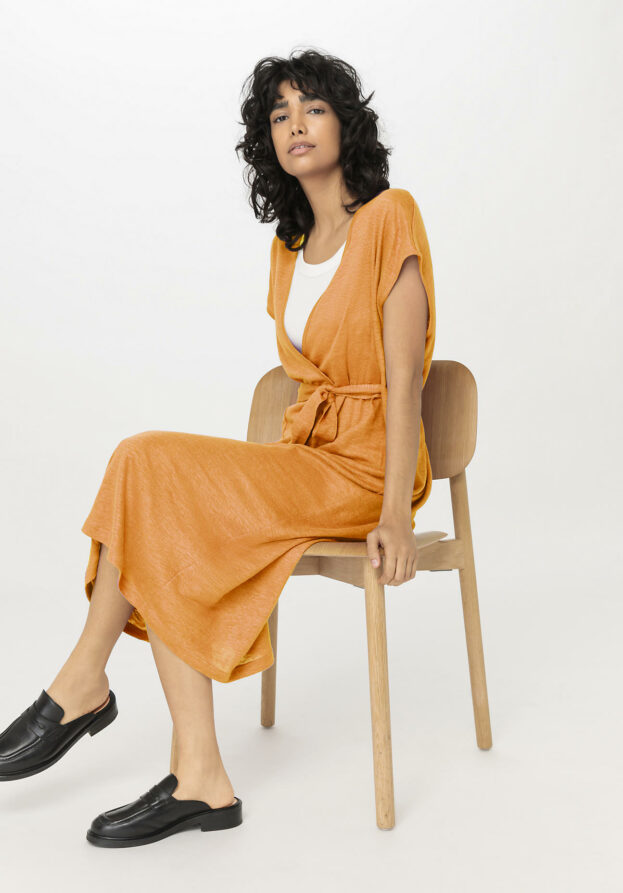 hessnatur Damen Jersey Kleid Midi Relaxed aus Leinen - orange - Größe M