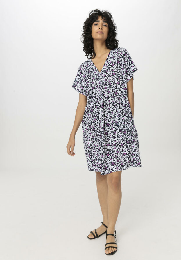 hessnatur Damen Jersey Kleid Mini Relaxed aus Bio-Baumwolle - lila - Größe M