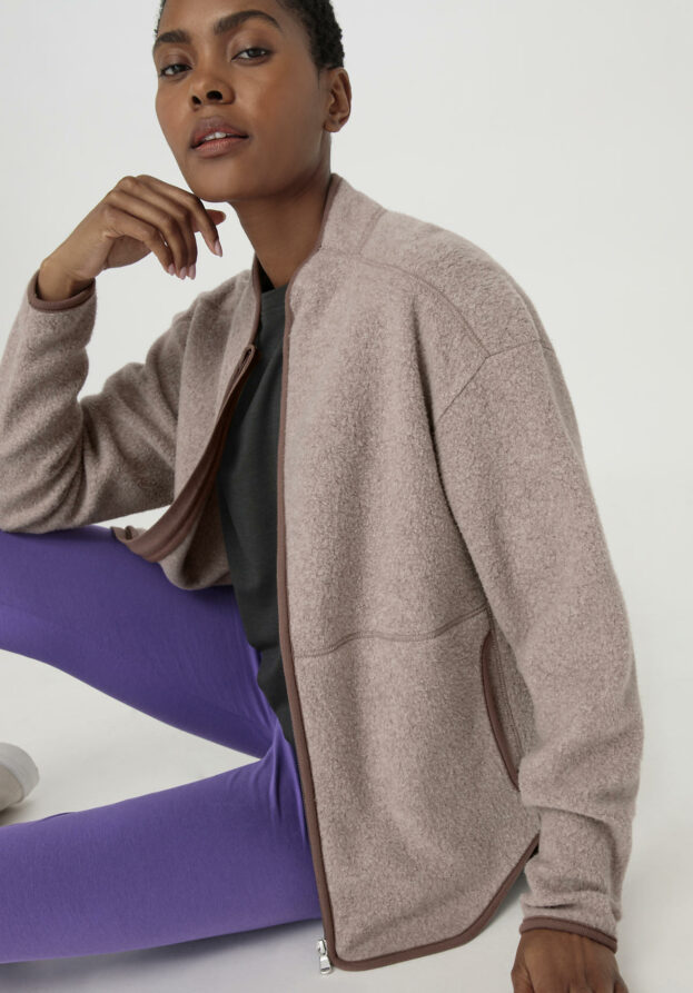 hessnatur Loungewear Fleece Jacke Relaxed ACTIVE LIGHT aus Bio-Baumwolle - beige - Größe L