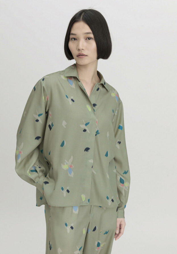 hessnatur Damen Bluse Oversize aus TENCEL™ Lyocell - grün - Größe 46