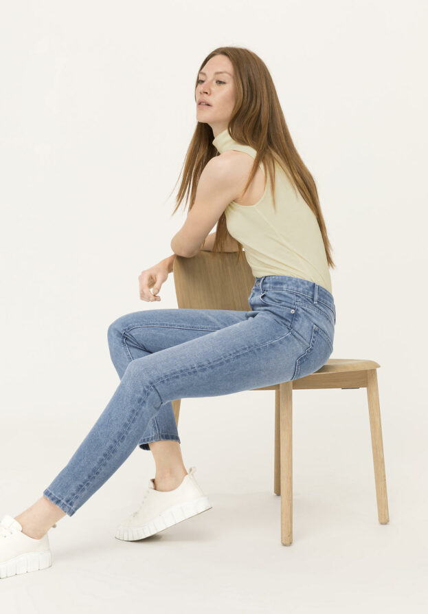hessnatur Damen Jeans HANNA High Rise Mom aus Bio-Denim - blau - Größe 25/30