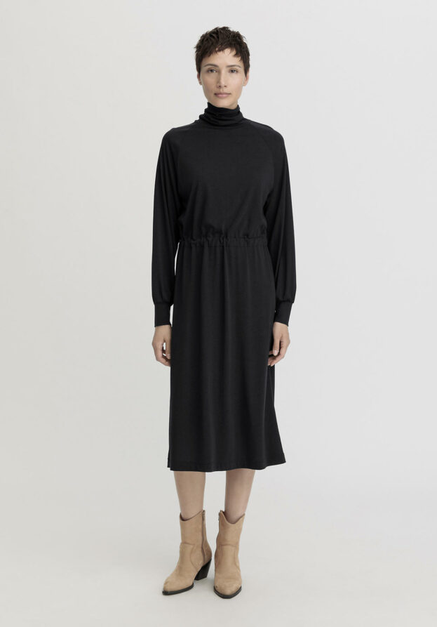 hessnatur Damen Jersey Kleid Midi Relaxed aus TENCEL™ Lyocell mit Bio-Baumwolle - schwarz - Größe 46