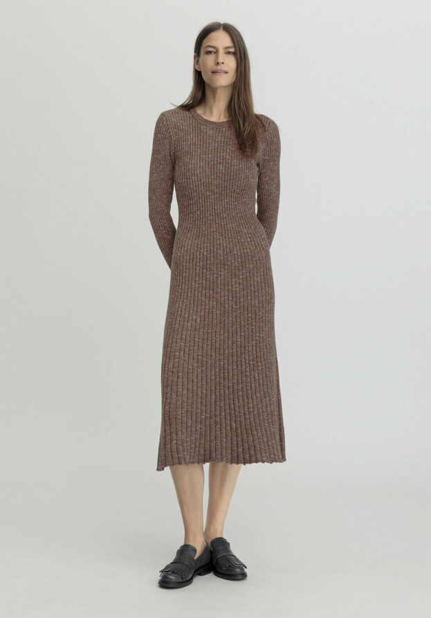 hessnatur Damen Strickkleid Midi Slim aus Bio-Baumwolle - braun - Größe 42