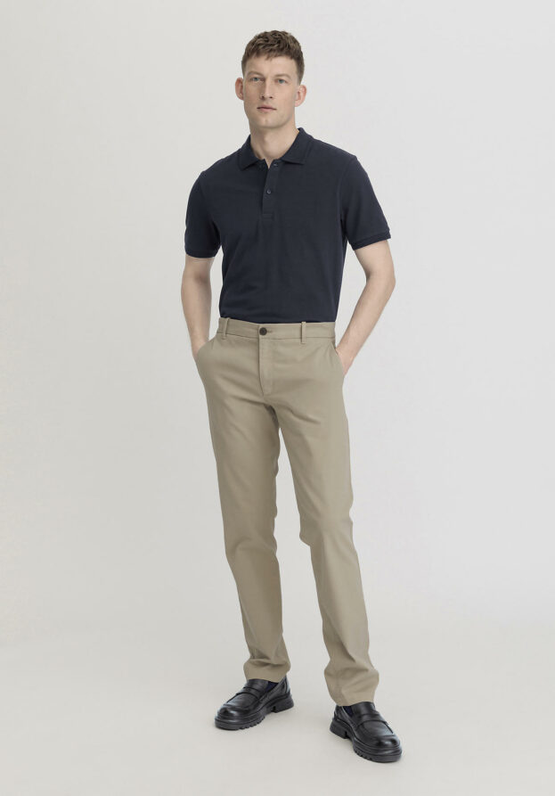 hessnatur Herren Chino LENN Regular aus Bio-Baumwolle - beige - Größe 33/30