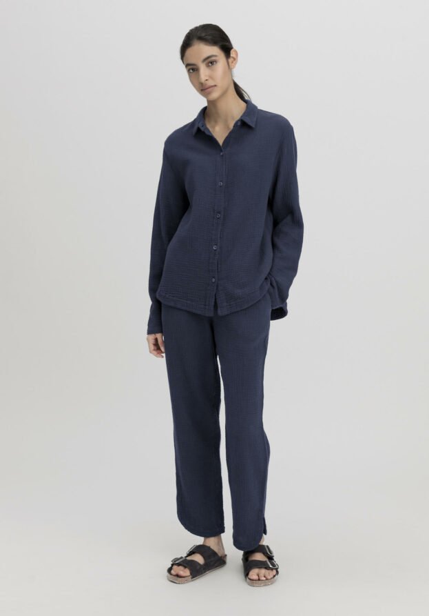 hessnatur Damen Musselin Schlafhose Regular PURE COMFORT aus Bio-Baumwolle - blau - Größe 42