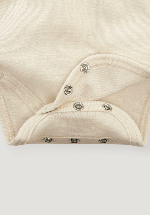 hessnatur Baby Wickelbody Slim aus Bio-Baumwolle mit Merinowolle und Seide - natur - Größe 50/56