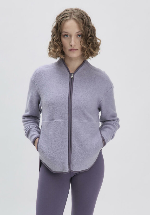 hessnatur Loungewear Fleece Jacke Relaxed ACTIVE LIGHT aus Bio-Baumwolle - lila - Größe M