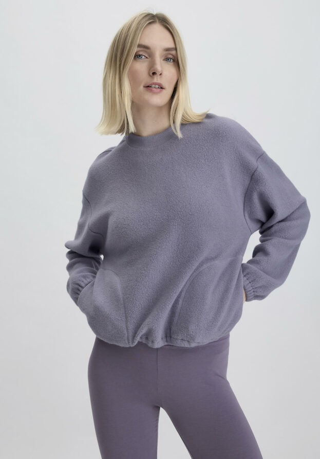 hessnatur Loungewear Fleece Sweatshirt Relaxed ACTIVE LIGHT aus Bio-Baumwolle - lila - Größe S