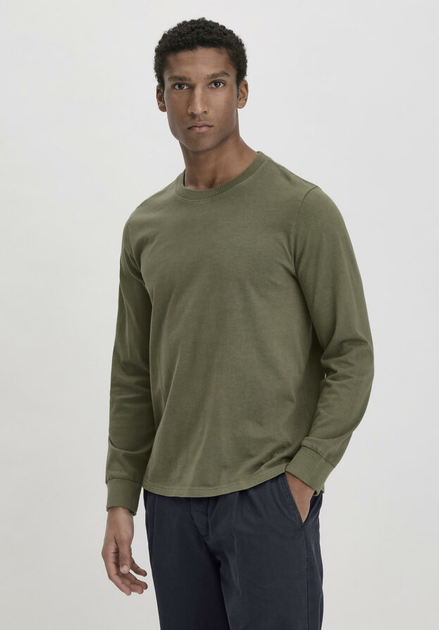 hessnatur Herren Jersey Longsleeve Relaxed aus Bio-Baumwolle - grün - Größe 52