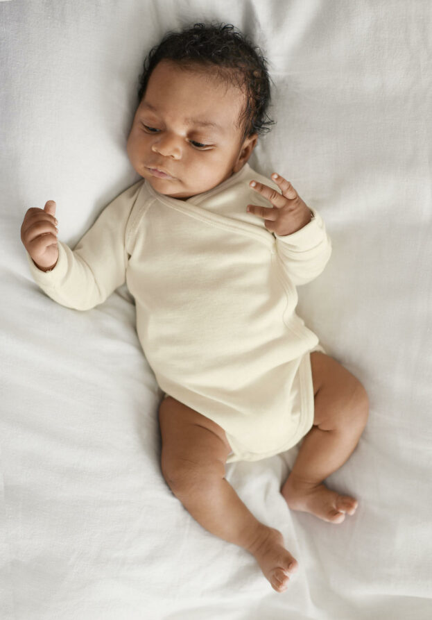 hessnatur Baby Langarm Wickelbody Slim aus Bio-Merinowolle mit Seide - natur - Größe 62/68