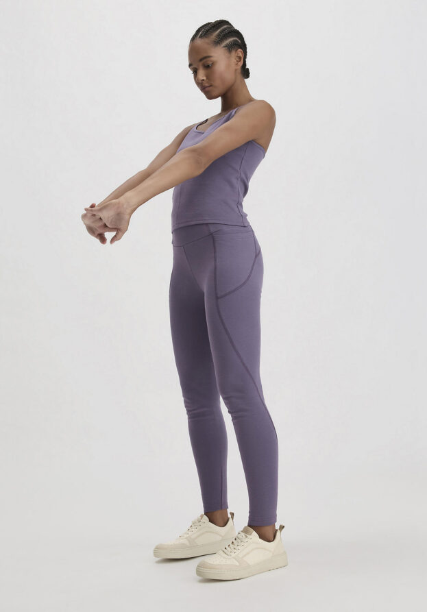hessnatur Loungewear Leggings Fitted High Waist ACTIVE COMFORT aus Bio-Baumwolle - lila - Größe XL/k