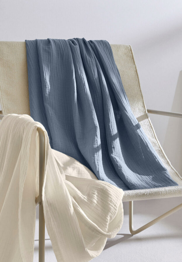 hessnatur Musselin-Decke aus Bio-Baumwolle - blau - Größe 130x180 cm