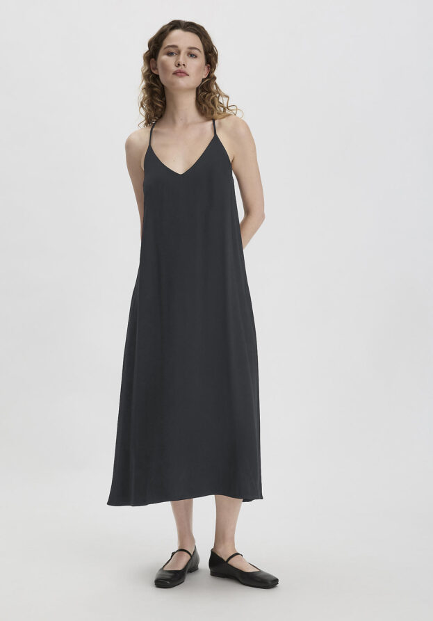hessnatur Damen Camisole Kleid Midi Regular aus LENZING™ ECOVERO™ Viskose - schwarz - Größe 48