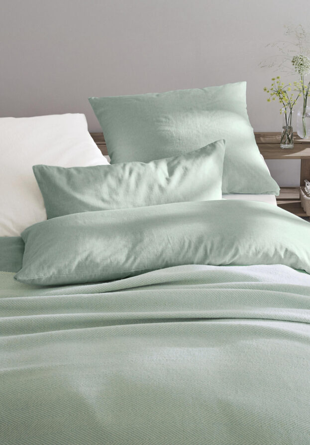 hessnatur Chambray Bettwäsche-Set aus Bio-Baumwolle mit Leinen - grün - Größe 135x200 / 80x80 cm