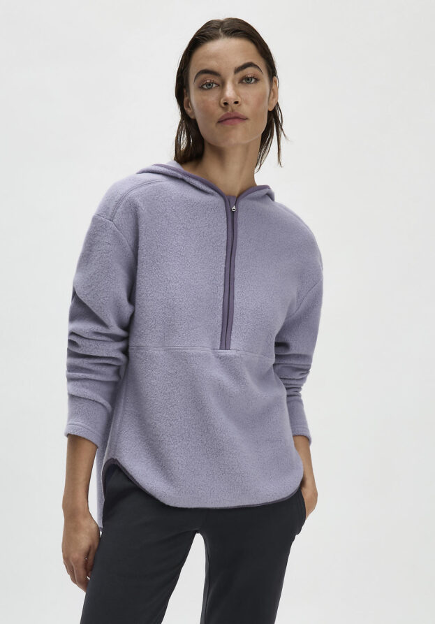 hessnatur Loungewear Fleece Hoodie Relaxed ACTIVE LIGHT aus Bio-Baumwolle - lila - Größe S