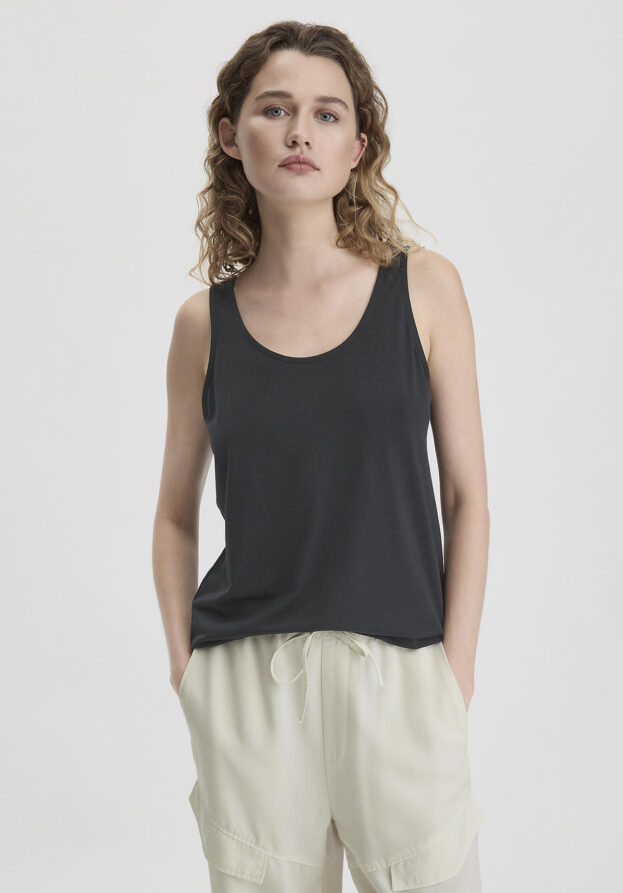 hessnatur Damen Jersey Top Relaxed aus TENCEL™ Lyocell mit Bio-Baumwolle - schwarz - Größe 48