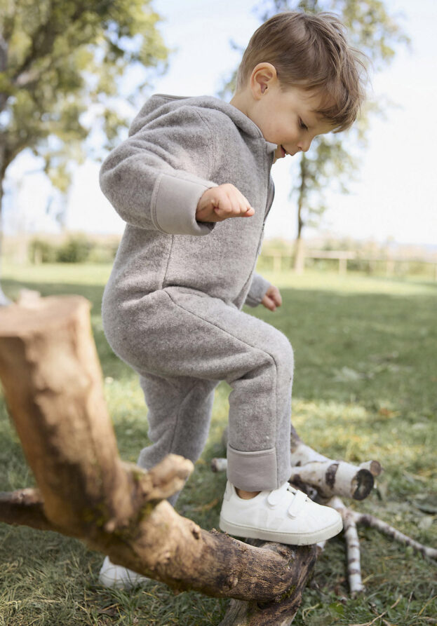 hessnatur Baby Wollfleece Overall Regular aus Bio-Merinowolle - grau - Größe 74/80