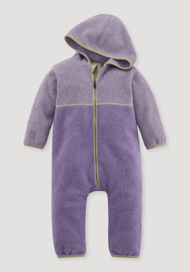 hessnatur Baby Fleece Overall Regular BETTER RECYCLING aus Bio-Baumwolle - lila - Größe 74/80