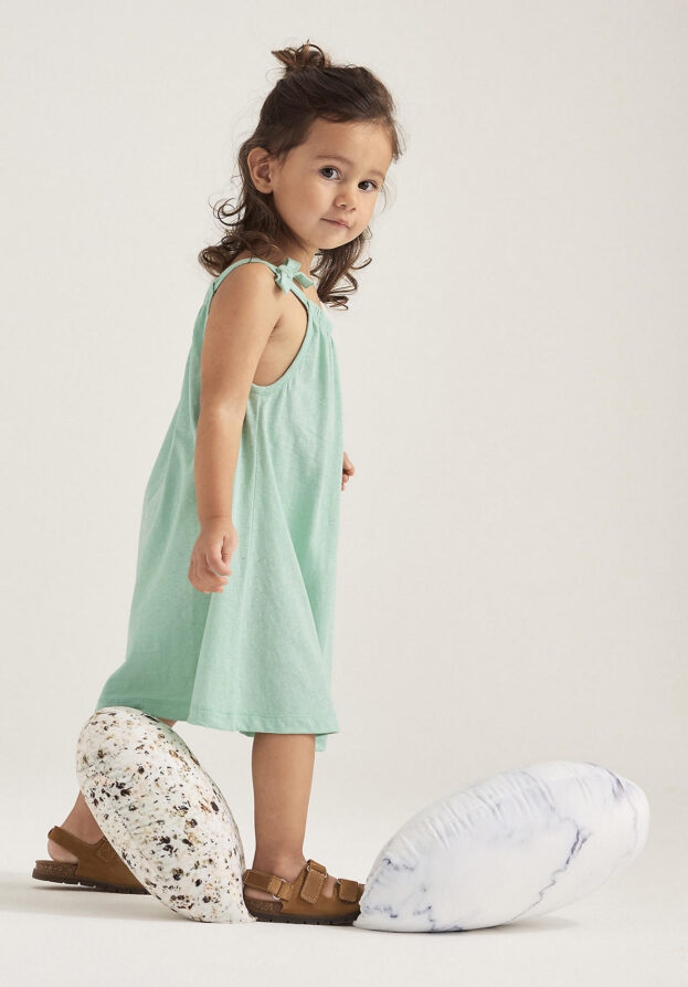 hessnatur Baby Kleid Regular aus Bio-Baumwolle mit Leinen - grün - Größe 86/92