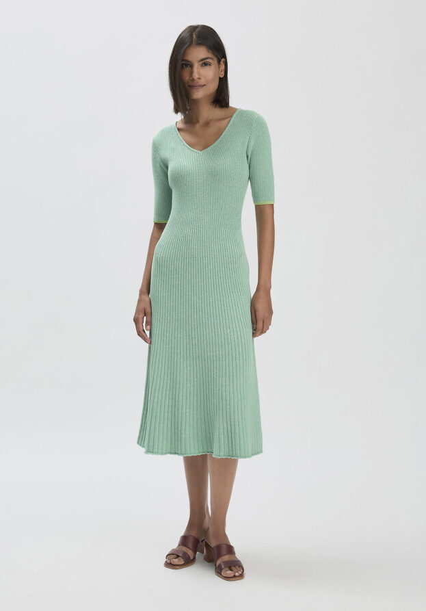 hessnatur Damen Mouliné Strick Kleid Midi Fitted aus Bio-Baumwolle - grün - Größe 42