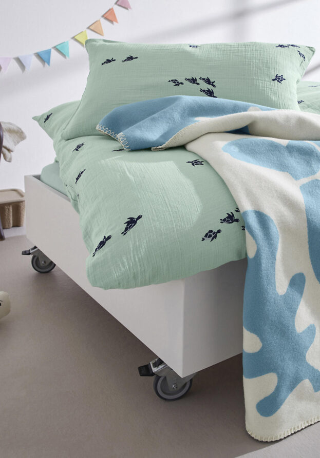 hessnatur Baby Musselin Kinder Bettwäsche-Set aus Bio-Baumwolle - grün - Größe 135x200 / 80x80 cm
