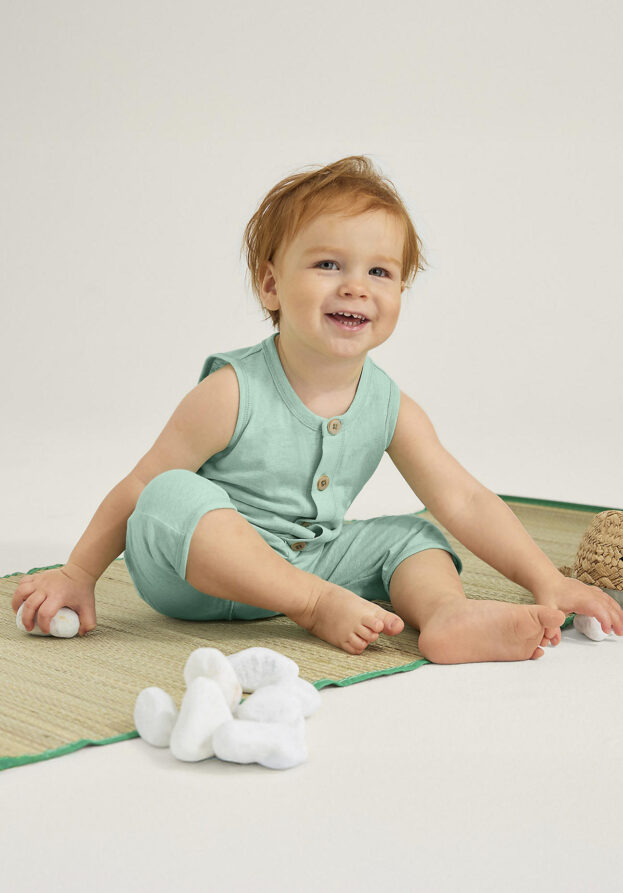 hessnatur Baby Strampler Regular aus Bio-Baumwolle mit Leinen - grün - Größe 86/92