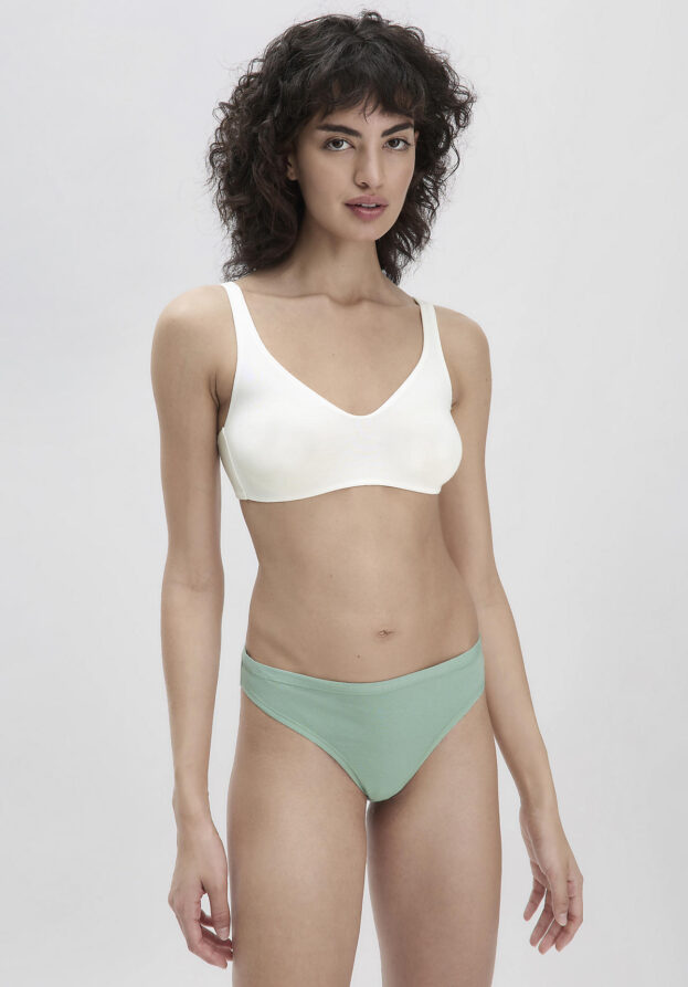 hessnatur Damen Brazil Regular Cut PURE BALANCE aus Bio-Baumwolle und TENCEL™ Modal - grün - Größe 46
