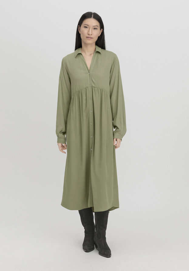 hessnatur Damen Kleid Midi Relaxed aus LENZING™ ECOVERO™ - grün - Größe 36