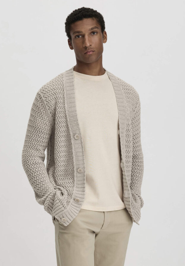 hessnatur Herren Ajour Strickjacke Regular aus Bio-Baumwolle - beige - Größe 56