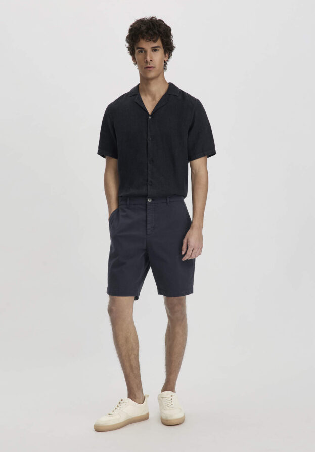 hessnatur Herren Chino Shorts Relaxed aus Bio-Baumwolle - blau - Größe 32