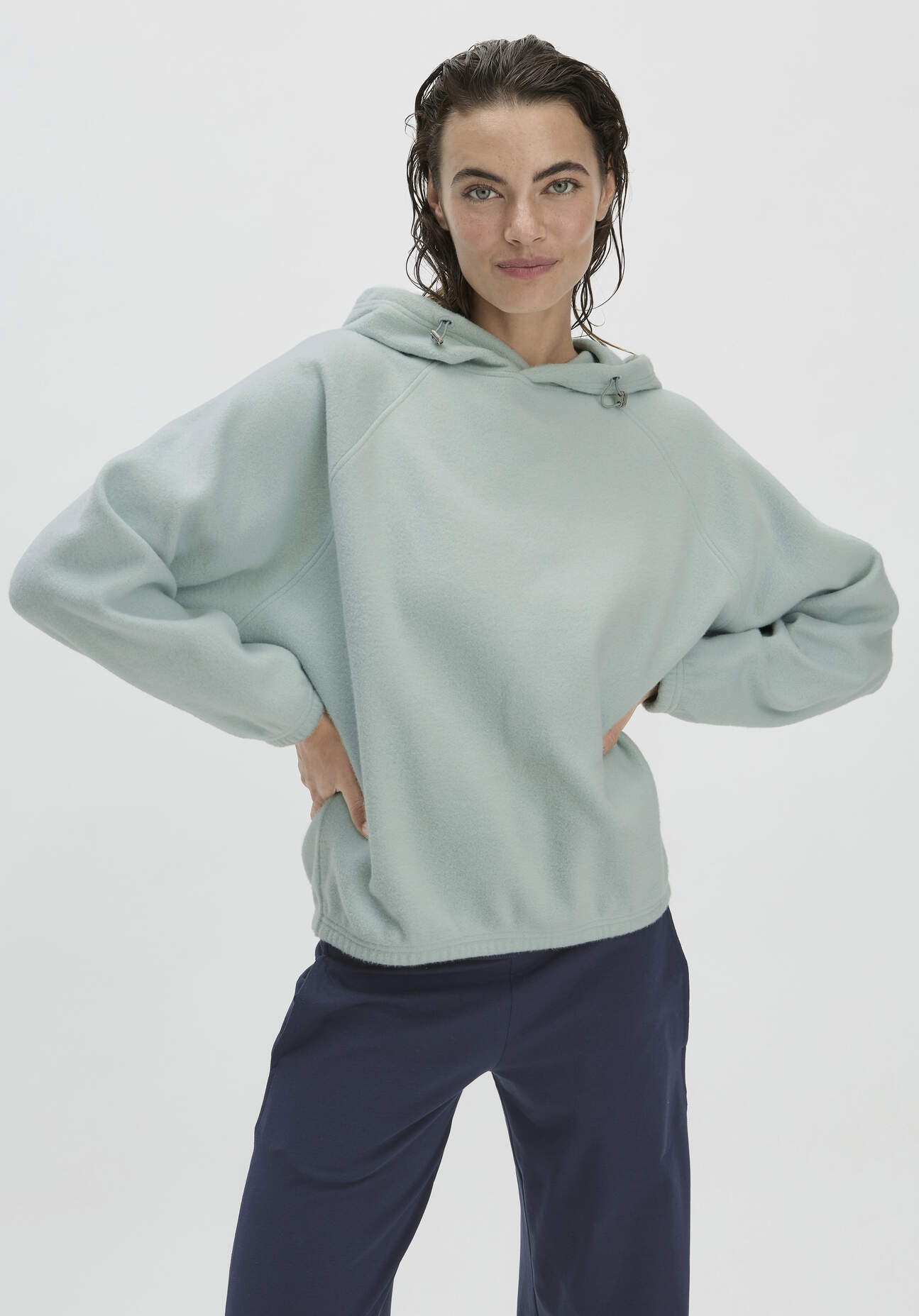 hessnatur Loungewear Fleece Hoodie Oversized ACTIVE COMFORT aus Bio-Baumwolle - grün - Größe M