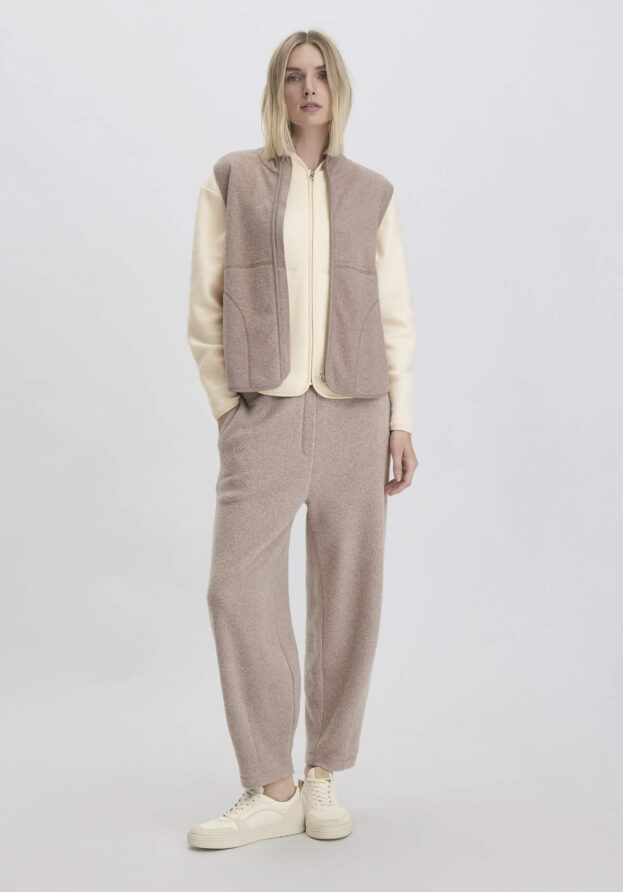 hessnatur Loungewear Fleece Hose Relaxed ACTIVE LIGHT aus Bio-Baumwolle - beige - Größe 44