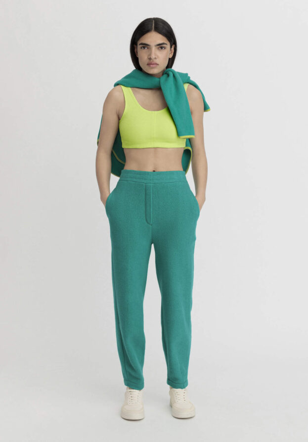 hessnatur Loungewear Fleece Hose Relaxed ACTIVE LIGHT aus Bio-Baumwolle - grün - Größe 38