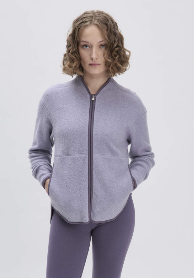 hessnatur Loungewear Fleece Jacke Relaxed ACTIVE LIGHT aus Bio-Baumwolle - lila - Größe S