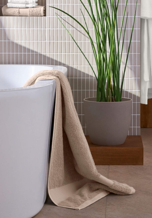 hessnatur Frottier Handtuch aus Bio-Baumwolle - beige - Größe 70x140 cm