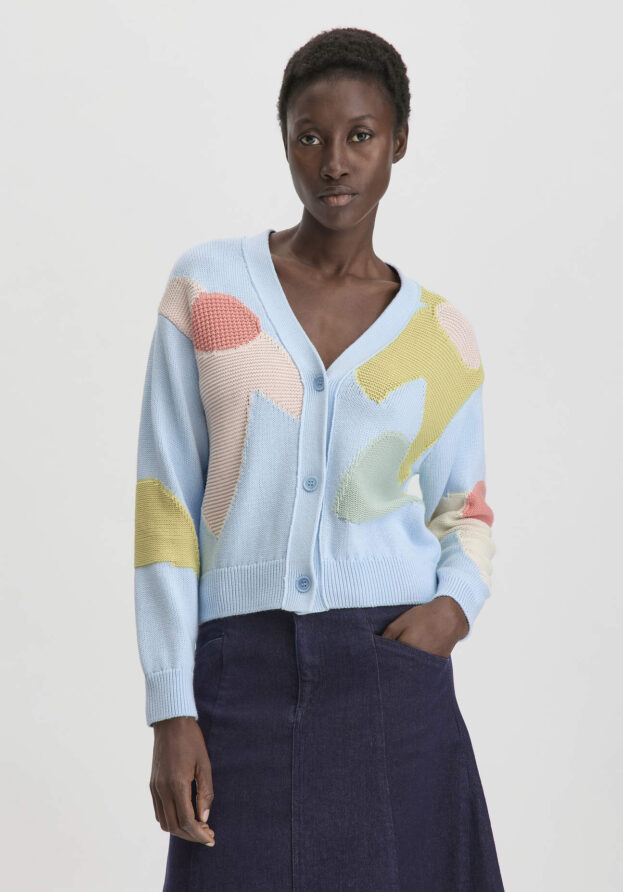 hessnatur Damen Intarsia Strick Jacke Relaxed aus Bio-Baumwolle - blau - Größe M