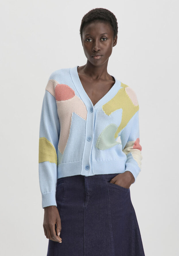hessnatur Damen Intarsia Strick Jacke Relaxed aus Bio-Baumwolle - blau - Größe M