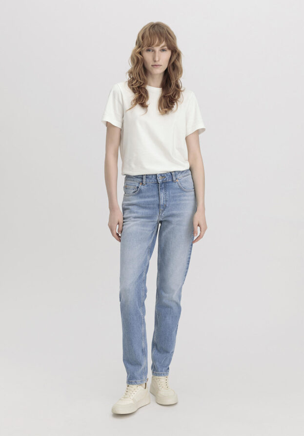 hessnatur Damen Jeans HANNA High Rise Mom aus Bio-Denim - blau - Größe 26/30