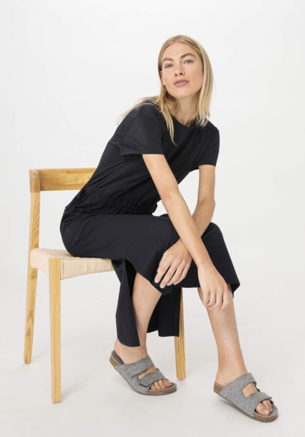 hessnatur Damen Jersey Kleid Midi Regular aus Bio-Baumwolle - schwarz - Größe 36