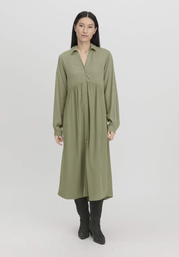 hessnatur Damen Kleid Midi Relaxed aus LENZING™ ECOVERO™ - grün - Größe 44