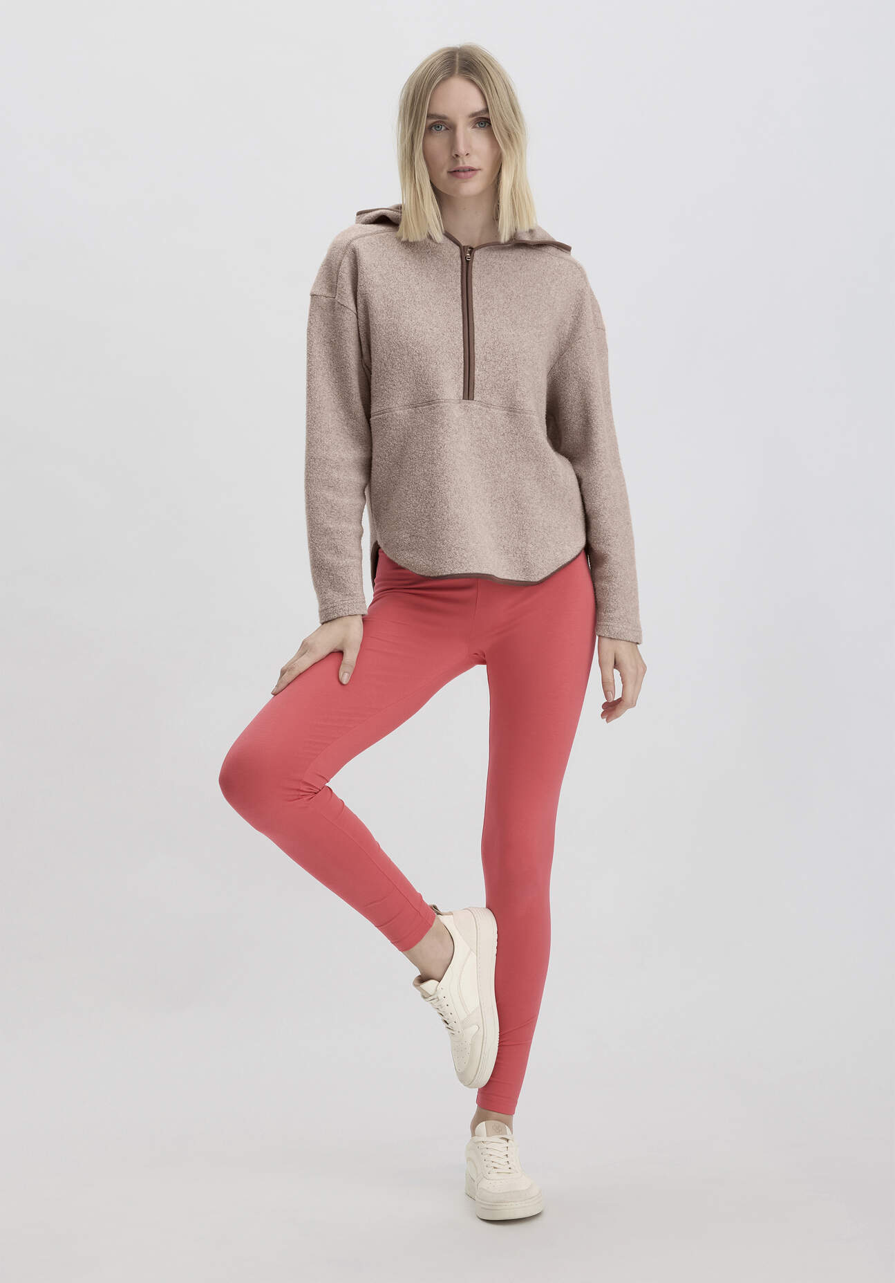 hessnatur Loungewear Leggings Fitted Medium Cut ACTIVE LIGHT aus Bio-Baumwolle - rot - Größe S/k