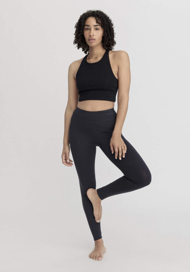 hessnatur Loungewear Leggings Fitted Medium Cut ACTIVE LIGHT aus Bio-Baumwolle - schwarz - Größe M/k