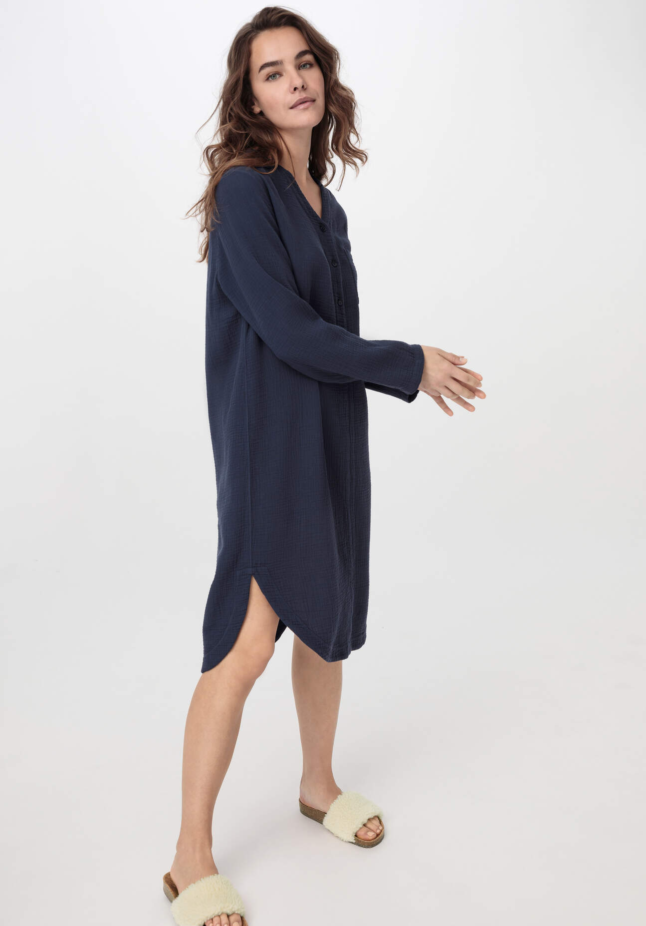 hessnatur Damen Musselin Nachthemd Relaxed PURE COMFORT aus Bio Baumwolle - blau - Größe 42