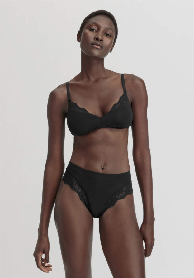 hessnatur Damen Panty Regular Cut mit Spitze aus TENCEL™ Modal - schwarz - Größe 46
