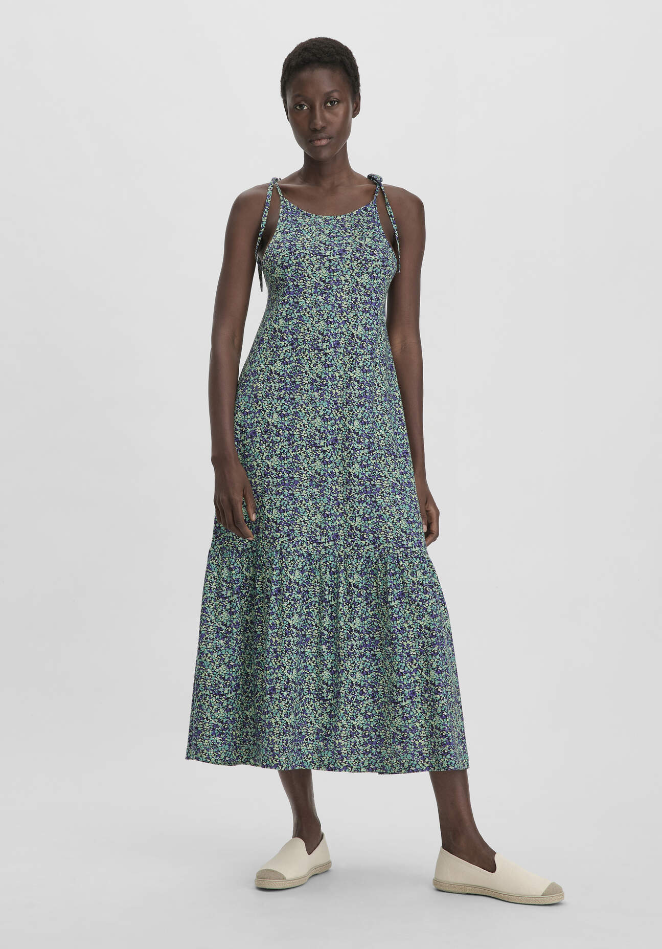 hessnatur Damen Print Jersey Kleid Midi Relaxed aus Bio-Baumwolle - grün - Größe 44