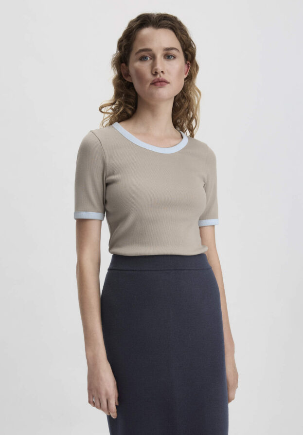 hessnatur Damen Rib Jersey T-Shirt Slim aus weicher Bio-Baumwolle - beige - Größe 40